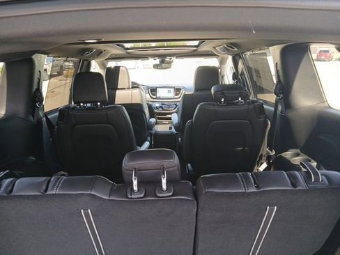 New 2026 Chrysler Pacifica Select FWD image 29