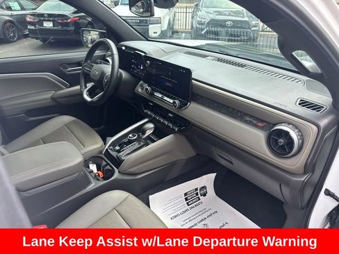 Used 2024 Chevrolet Colorado ZR2 w/ ZR2 Convenience Package III AWD/4WD image 36