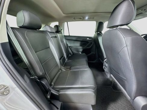 Used 2020 Volkswagen Tiguan SE w/ Panoramic Sunroof Package AWD/4WD image 33