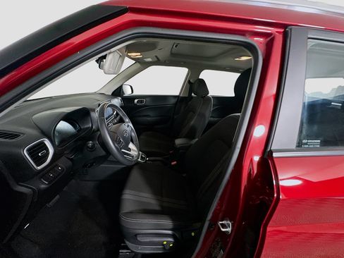 Used 2025 Hyundai Venue SEL FWD image 13