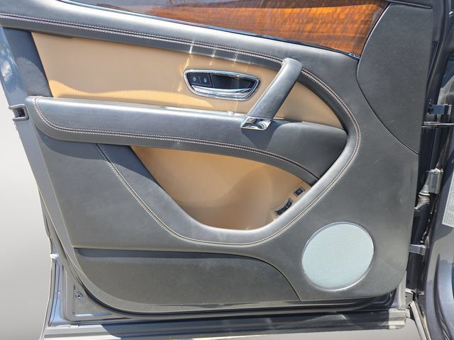 Used 2018 Bentley Bentayga Activity AWD/4WD image 16