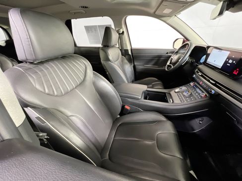 Used 2023 Hyundai Palisade Limited w/ Winter Package image 29