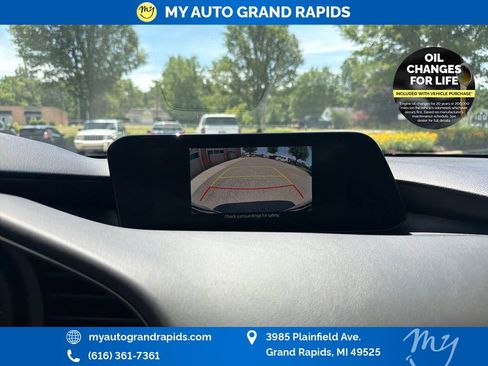 Used 2020 MAZDA MAZDA3 Hatchback w/ Preferred Package FWD image 22