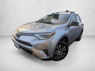 Used 2018 Toyota RAV4 LE video 1