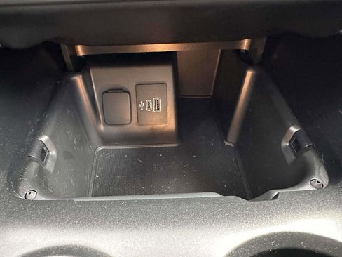 Used 2025 Ford Explorer Active w/ Active Comfort Package image 26