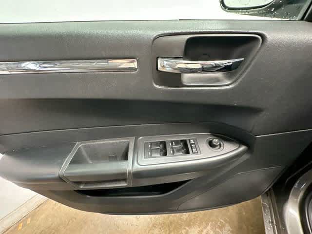 Used 2010 Chrysler 300 Touring AWD/4WD image 15