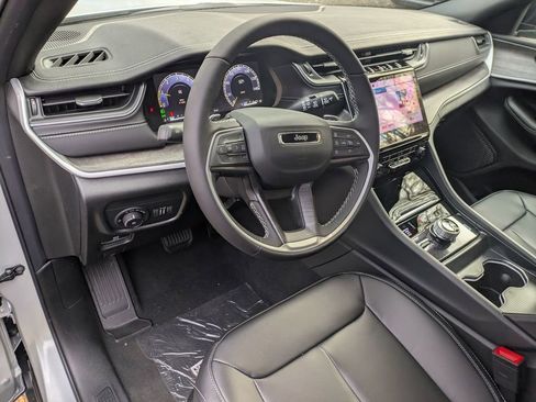 New 2025 Jeep Grand Cherokee Limited image 13