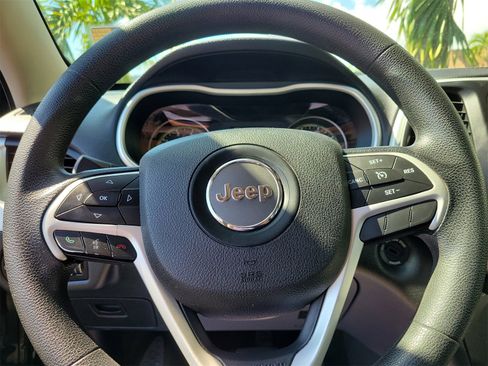 Used 2014 Jeep Cherokee Sport image 15