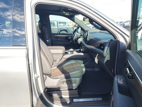 New 2026 Chevrolet Suburban High Country image 33