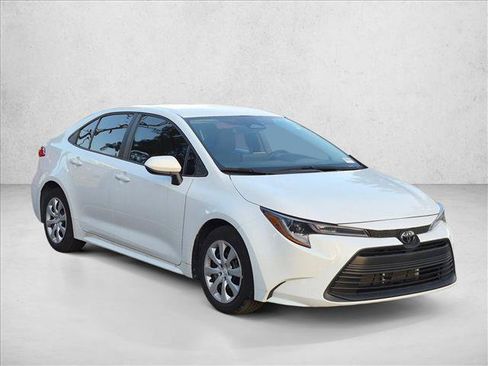 Used 2024 Toyota Corolla LE FWD image 2