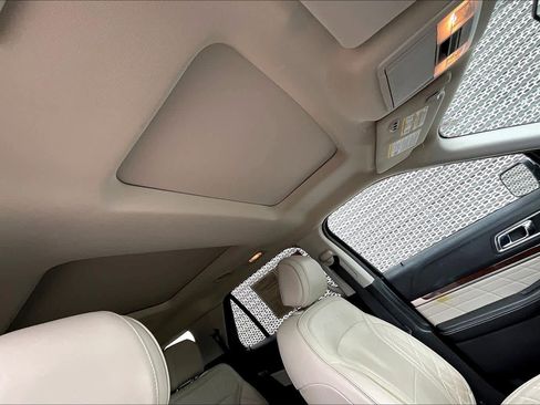 Used 2017 Ford Explorer Platinum image 10