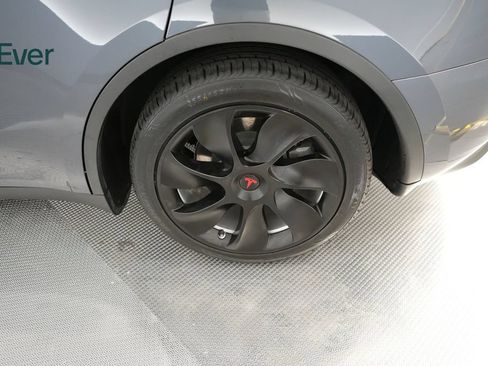 Used 2022 Tesla Model Y Long Range AWD/4WD image 17