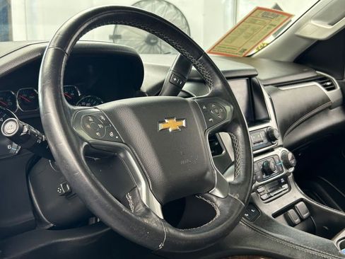 Used 2020 Chevrolet Suburban LT RWD image 16