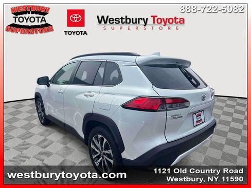 Used 2023 Toyota Corolla Cross XLE w/ Convenience Package AWD/4WD image 7