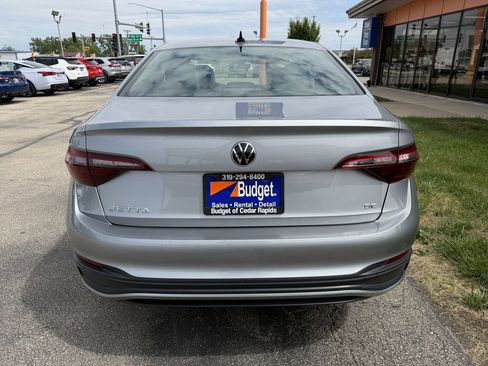 Used 2024 Volkswagen Jetta SE FWD image 4