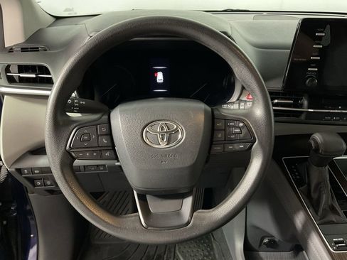 Used 2023 Toyota Sienna LE AWD/4WD image 20