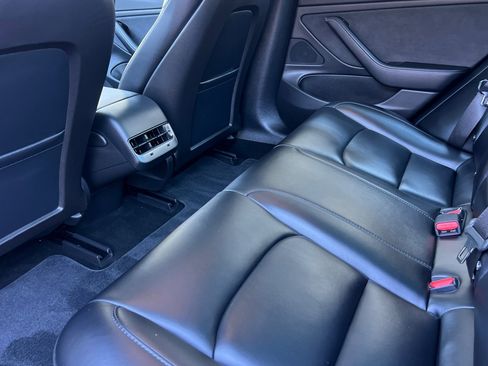 Used 2018 Tesla Model 3 Mid Range image 12