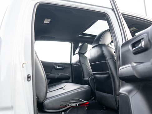 Used 2020 Toyota Tacoma TRD Off-Road image 15