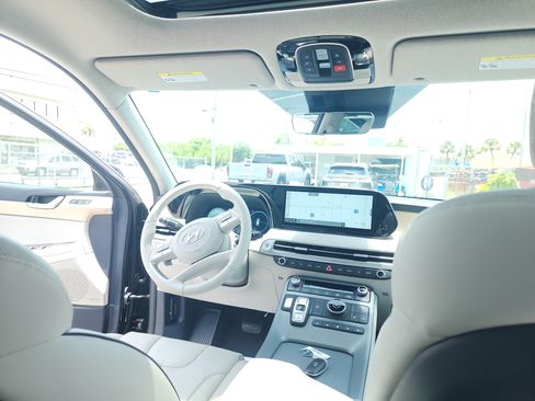 Used 2024 Hyundai Palisade Limited FWD image 24