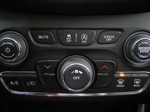 Used 2022 Jeep Cherokee Latitude w/ Sun & Sound Group image 19