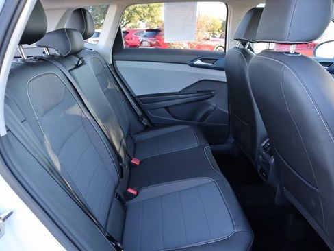 Used 2024 Volkswagen Taos SE image 21