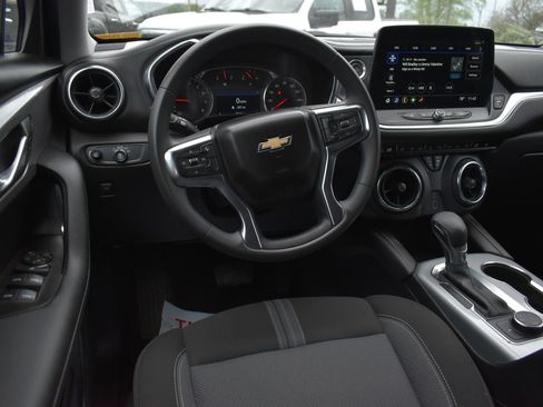 Used 2025 Chevrolet Blazer LT AWD/4WD image 18