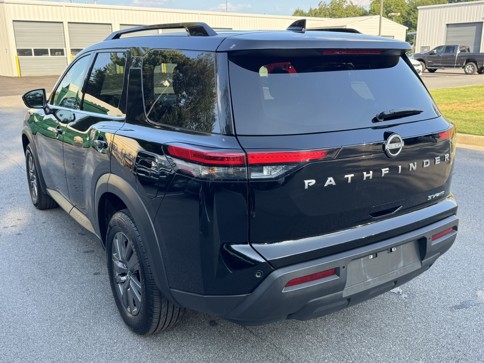 Used 2024 Nissan Pathfinder SV AWD/4WD image 7
