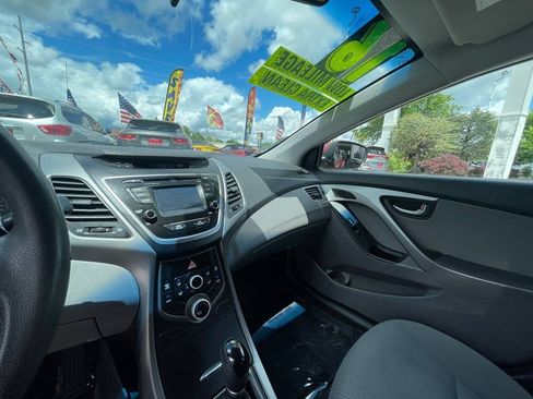 Used 2016 Hyundai Elantra SE w/ Option Group 02 image 31