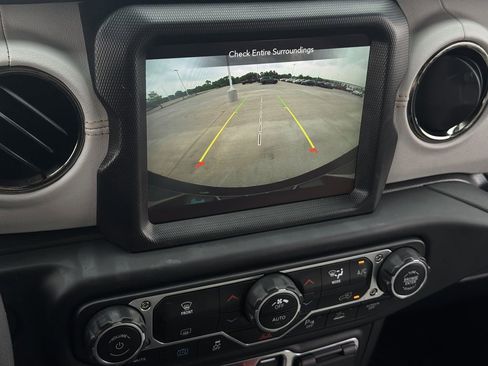 Used 2023 Jeep Wrangler Unlimited Sahara AWD/4WD image 19