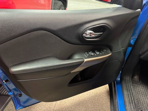 Used 2018 Jeep Cherokee Latitude w/ Altitude Package image 14