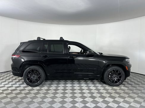 Used 2024 Jeep Grand Cherokee Summit image 5