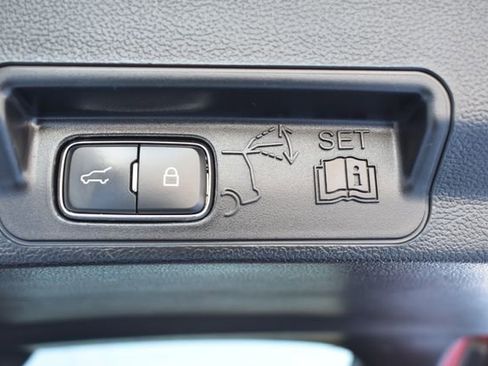 Used 2023 Ford Explorer Limited image 40