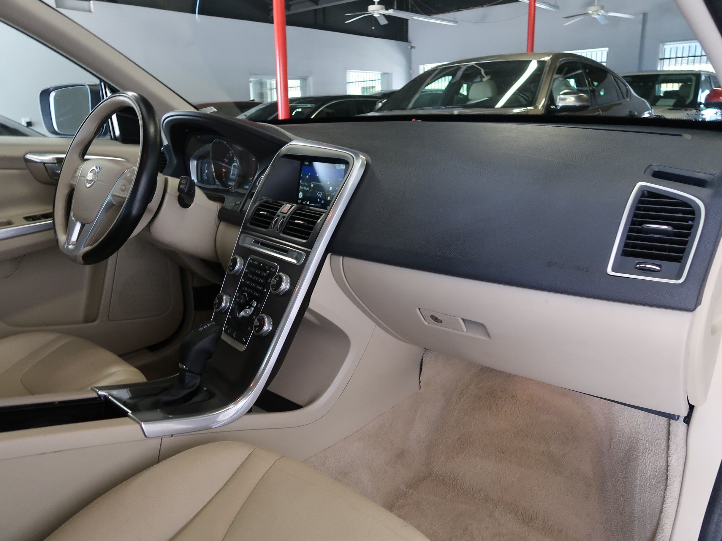 Used 2015 Volvo XC60 T5 Premier w/ Proximity Package FWD image 27