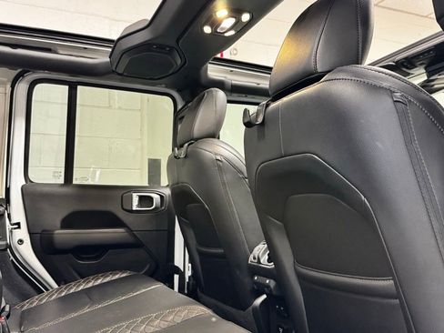 Used 2022 Jeep Wrangler Unlimited Sahara image 6