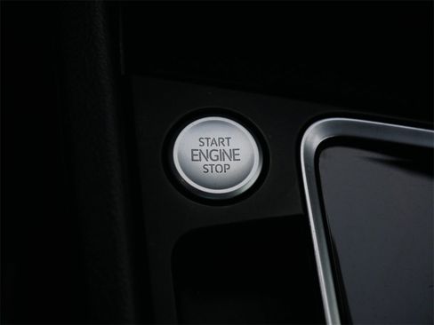 Used 2020 Volkswagen Jetta R-Line w/ R-Line Cold Weather Package image 28