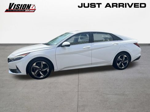Used 2023 Hyundai Elantra Limited w/ Cargo Package FWD image 3