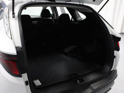 Used 2025 Hyundai Tucson SE FWD image 12