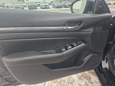 Used 2024 Nissan Altima 2.5 SR w/ SR Premium Package image 12
