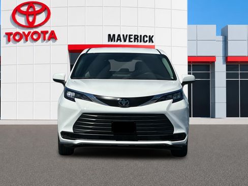 New 2026 Toyota Sienna LE FWD image 8
