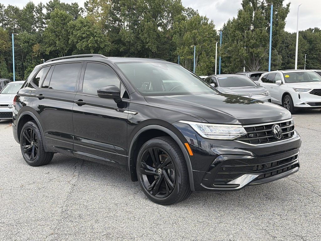 Used 2023 Volkswagen Tiguan SE R-Line FWD image 26