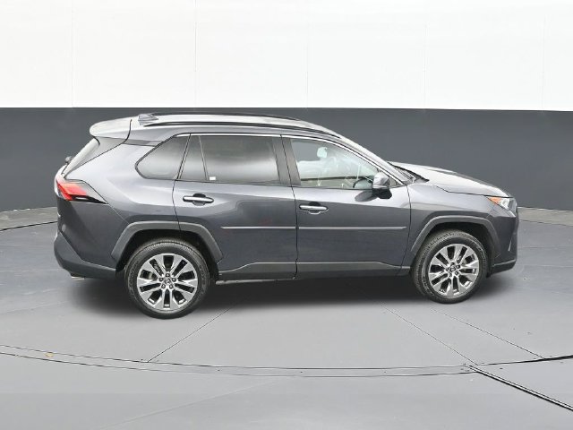 Used 2019 Toyota RAV4 Limited FWD image 60