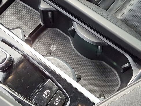 Used 2023 Volvo XC60 B5 Ultimate w/ Climate Package image 26