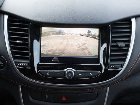 Used 2022 Chevrolet Trax LT w/ LT Convenience Package image 12