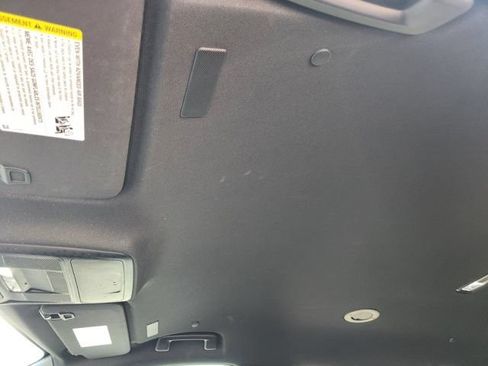 Used 2026 Chevrolet Traverse LT FWD image 25