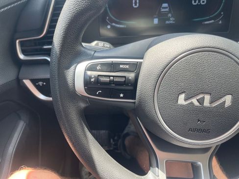 Used 2025 Kia Sportage LX FWD image 16