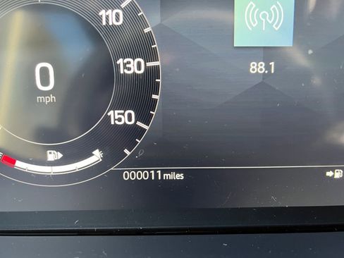 New 2025 Land Rover Discovery Dynamic SE image 18