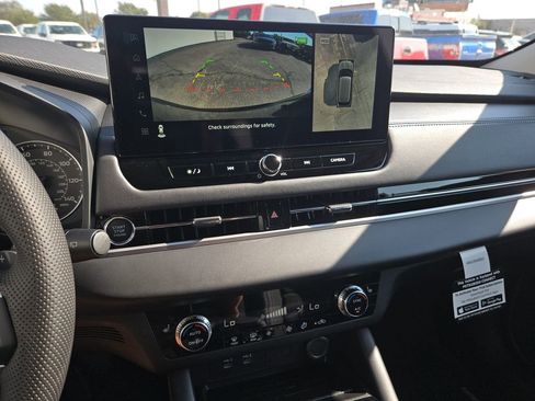 New 2025 Mitsubishi Outlander SE image 25