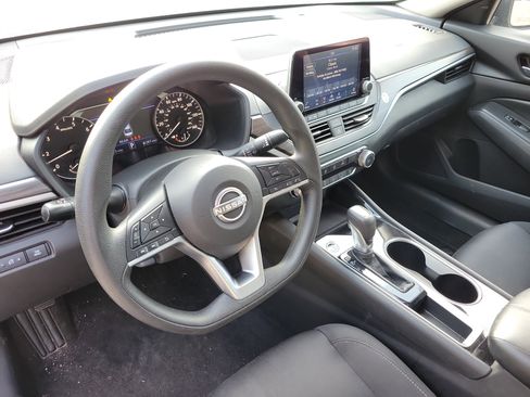 Used 2024 Nissan Altima 2.5 SV image 21