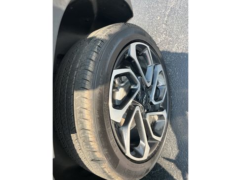 Used 2025 Chevrolet Trax RS FWD image 46