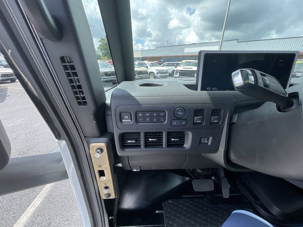 Used 2024 Chevrolet Brightdrop 600 w/ Commercial Equipment Package AWD/4WD image 18